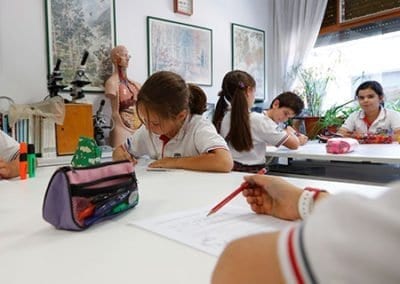 Laboratorio ciencias innovador en colegio privado Logos