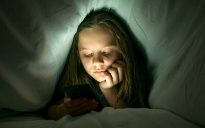 ¿Vamping? ¿Tu Hijo Adolescente no Duerme por Culpa del Móvil?